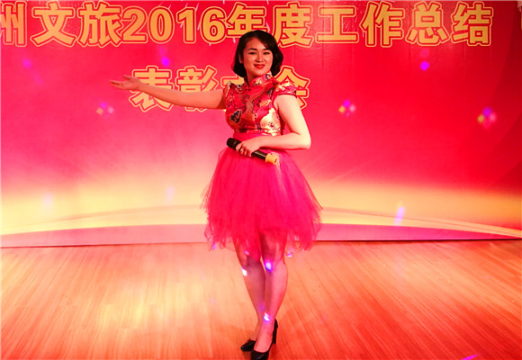 儋陽(yáng)公司韓麗玲演唱《套馬桿》_副本.jpg