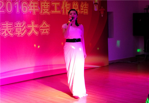 集團公司劉文雅獨唱《美麗中國》_副本.jpg